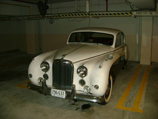 Illustration for article titled Used Car of the Day: 1961 Jaguar Mark IX - $13,500